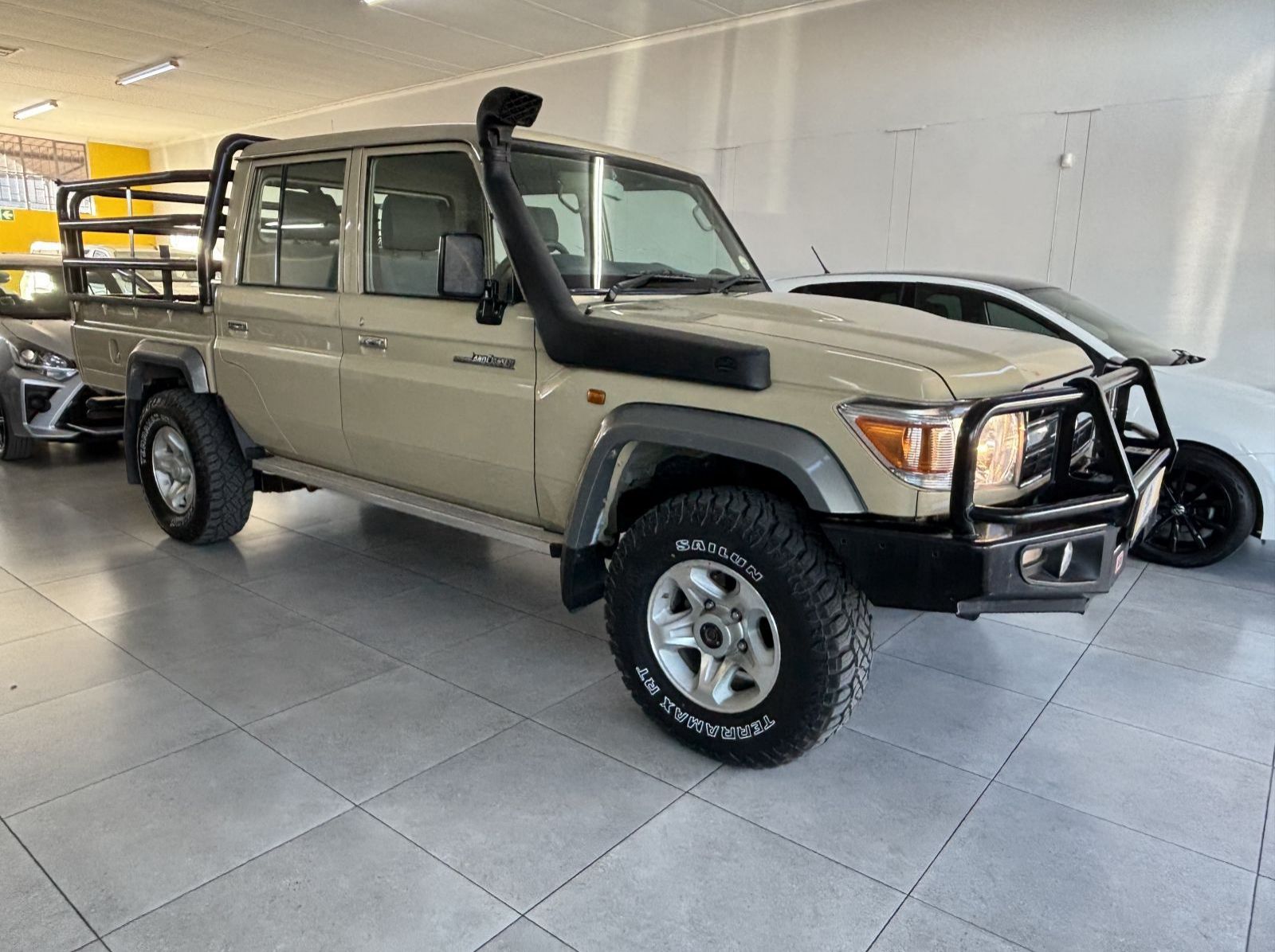 Used Toyota Land Cruiser D/cab 4.0 V6 M/t for sale in Gobabis, Namibia
