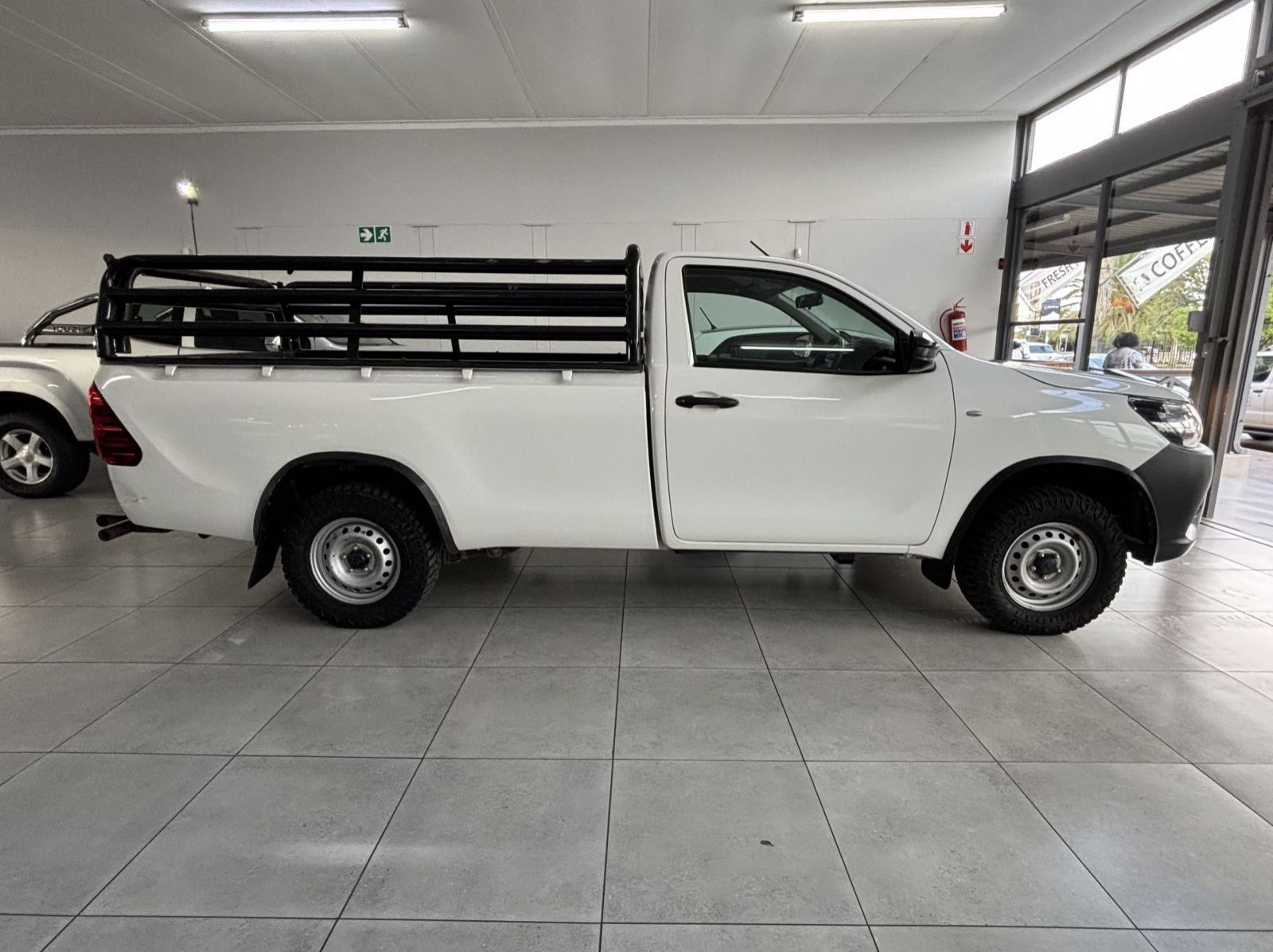 2022 Toyota Hilux 2.4 S/cab A/c 2x4 pictures