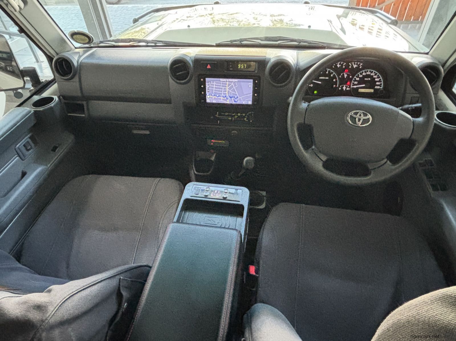 2023 Toyota Land Cruiser 4.0 V6 pictures