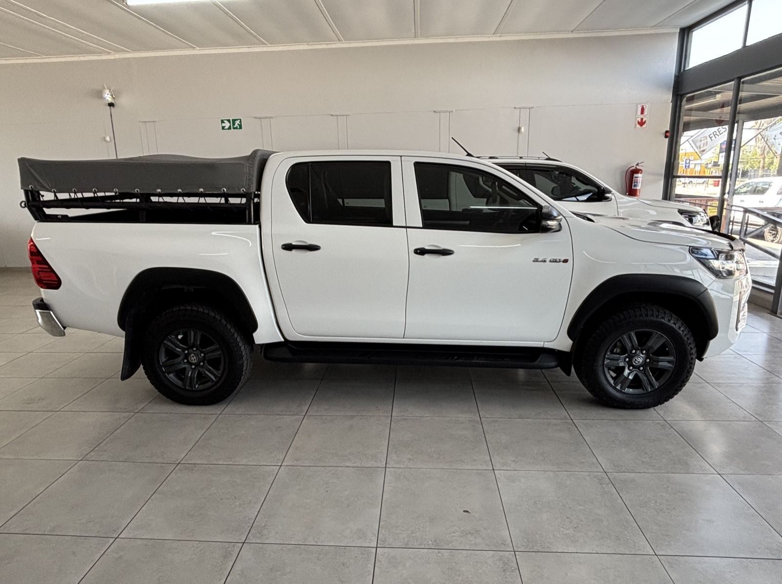 2024 Toyota Hilux D/cab 2.4 M/t 2x4 pictures