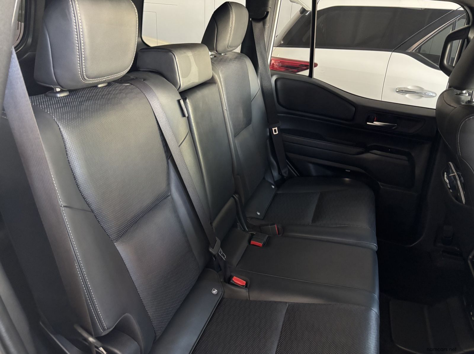 2025 Toyota Prado VX- R 2.8 A/T 4X4 pictures