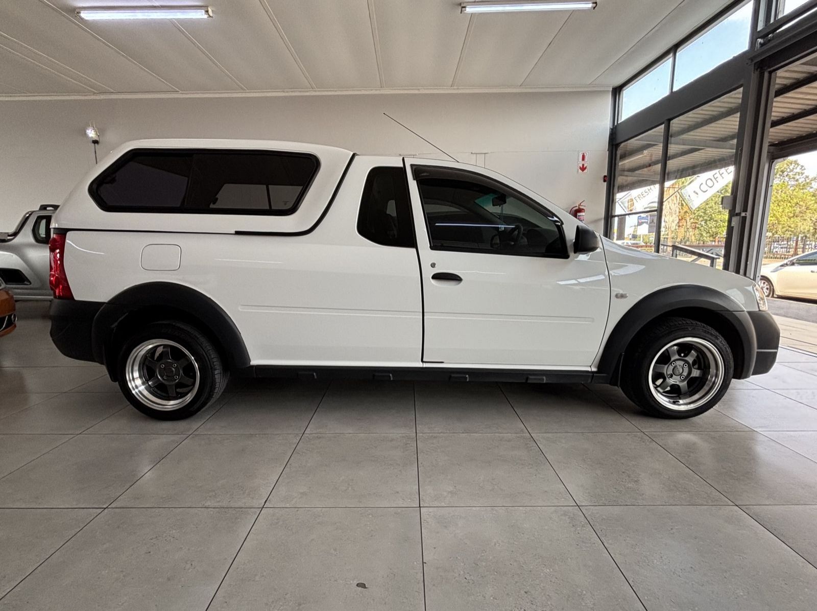 2023 Nissan NP 200 s/cab Safety pack A/C pictures