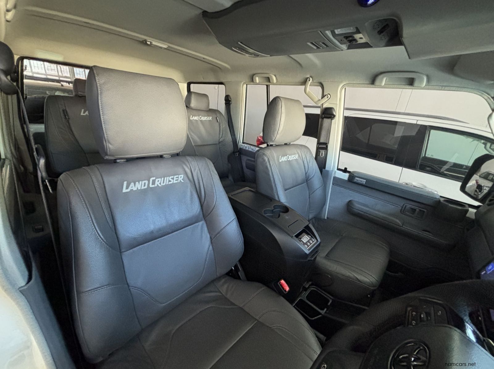 2025 Toyota Land Cruiser 76 series 2.8 Gd6 Vx A/t pictures
