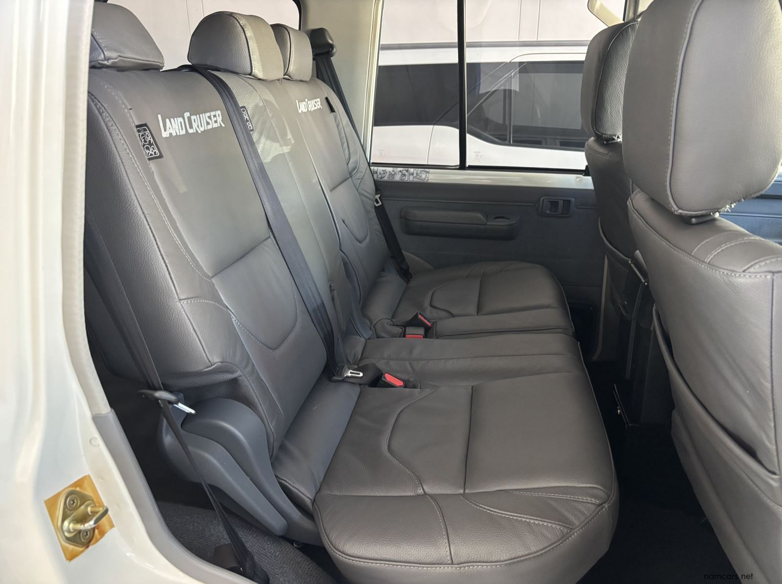 2025 Toyota Land Cruiser 76 series 2.8 Gd6 Vx A/t pictures