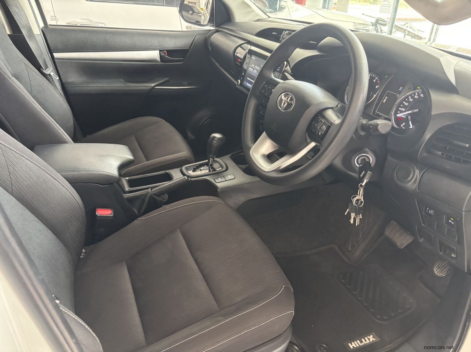 2024 Toyota Hilux 2.4 4x4 A/t d/cab pictures