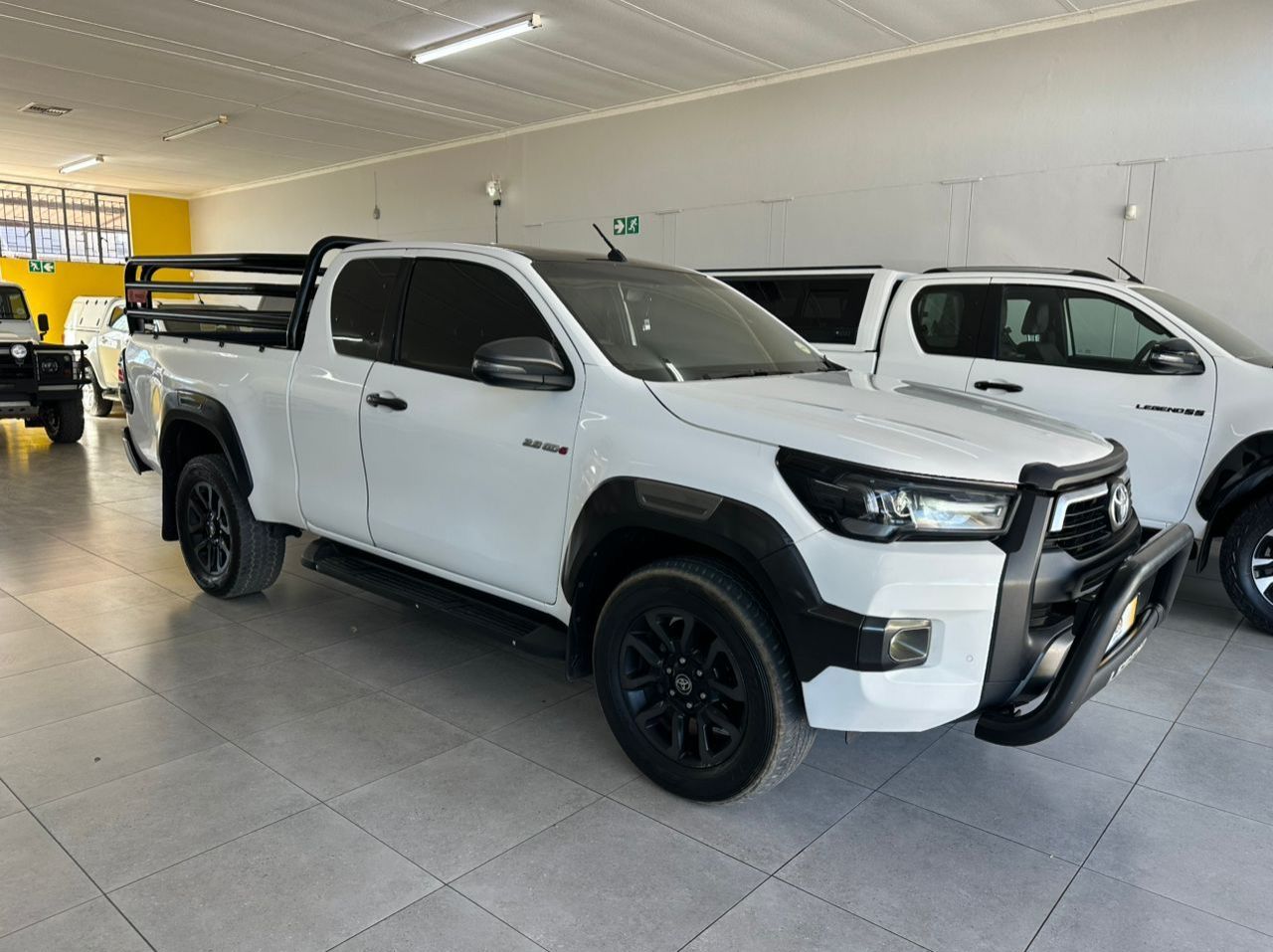 Used Toyota Hilux Legend 2.8 Ex/cab 2x4 M/t for sale in Gobabis, Namibia