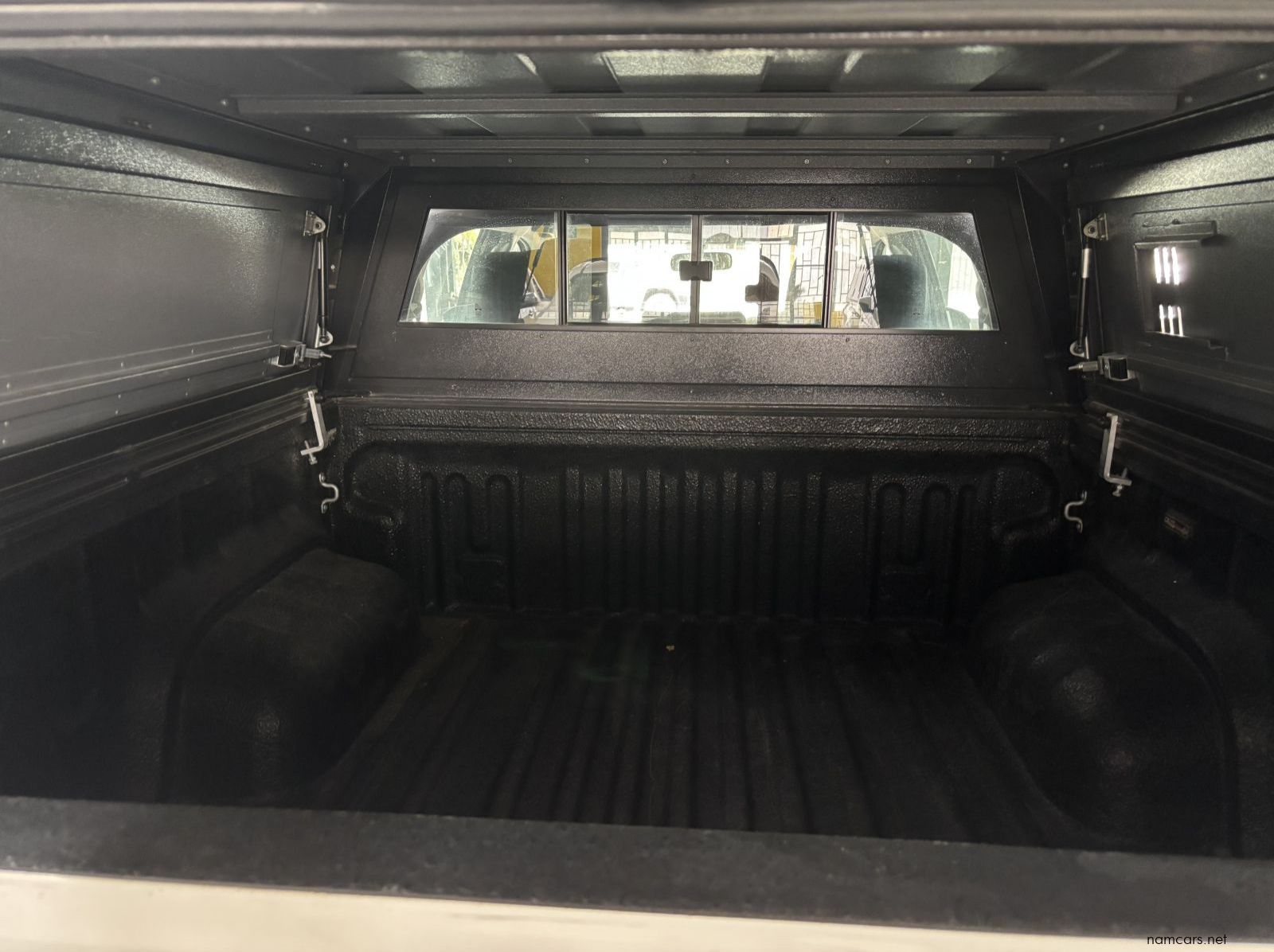 2022 Toyota Hilux 2.4 R/B D/cab 2x4 M/t pictures