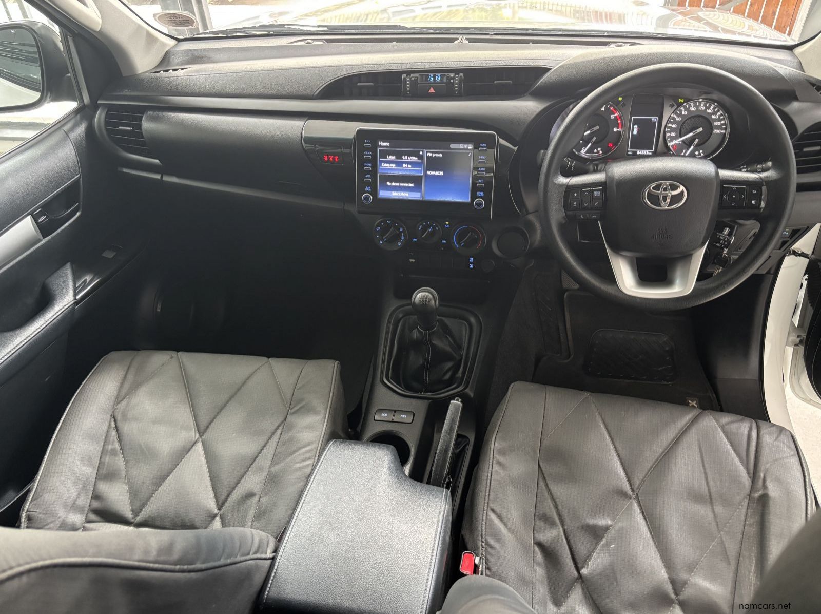 2022 Toyota Hilux 2.4 R/B D/cab 2x4 M/t pictures