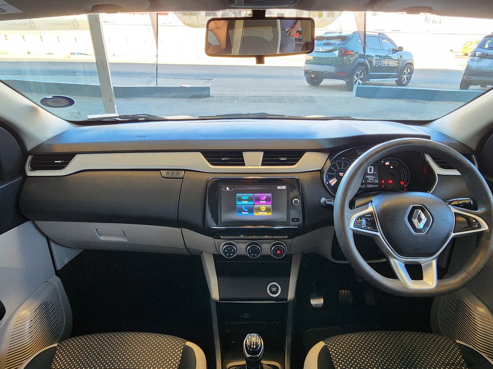 2023 Renault Triber 1.0 Prestige / Intens photo