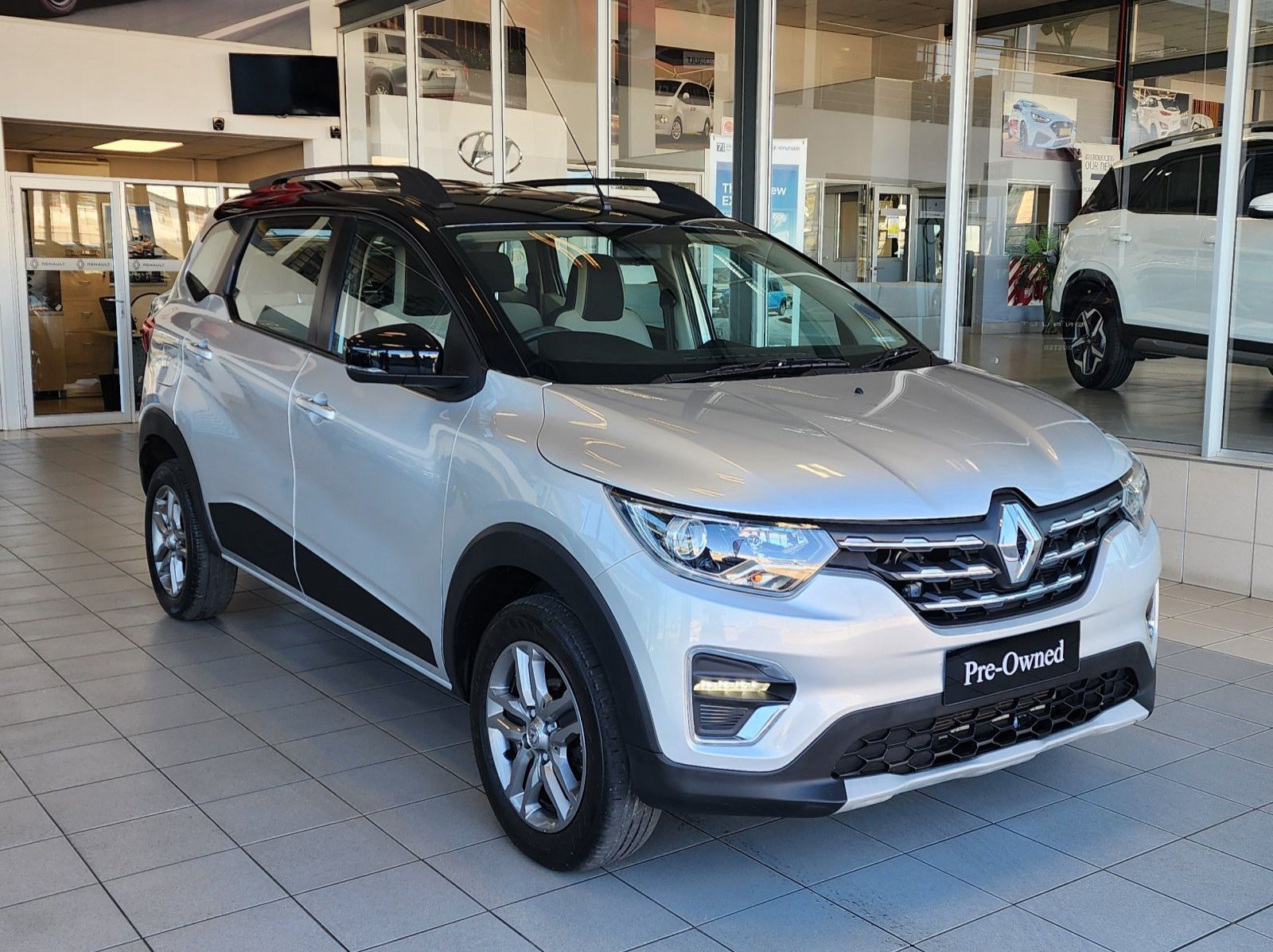 Used Renault Triber 1.0 Prestige / Intens for sale in Windhoek, Namibia