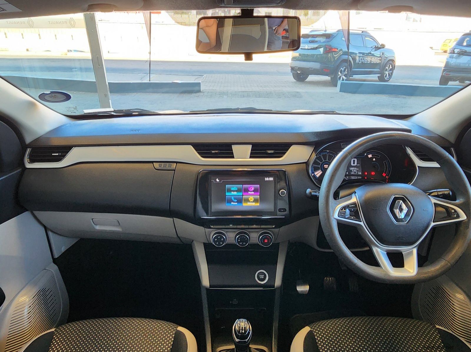 2023 Renault Triber 1.0 Prestige / Intens pictures
