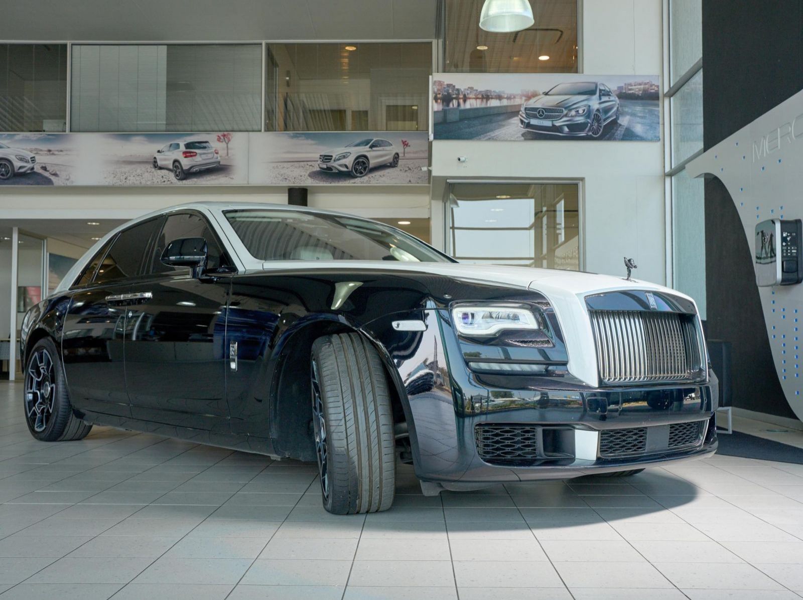 2020 Rolls-Royce Ghost Black Badge pictures