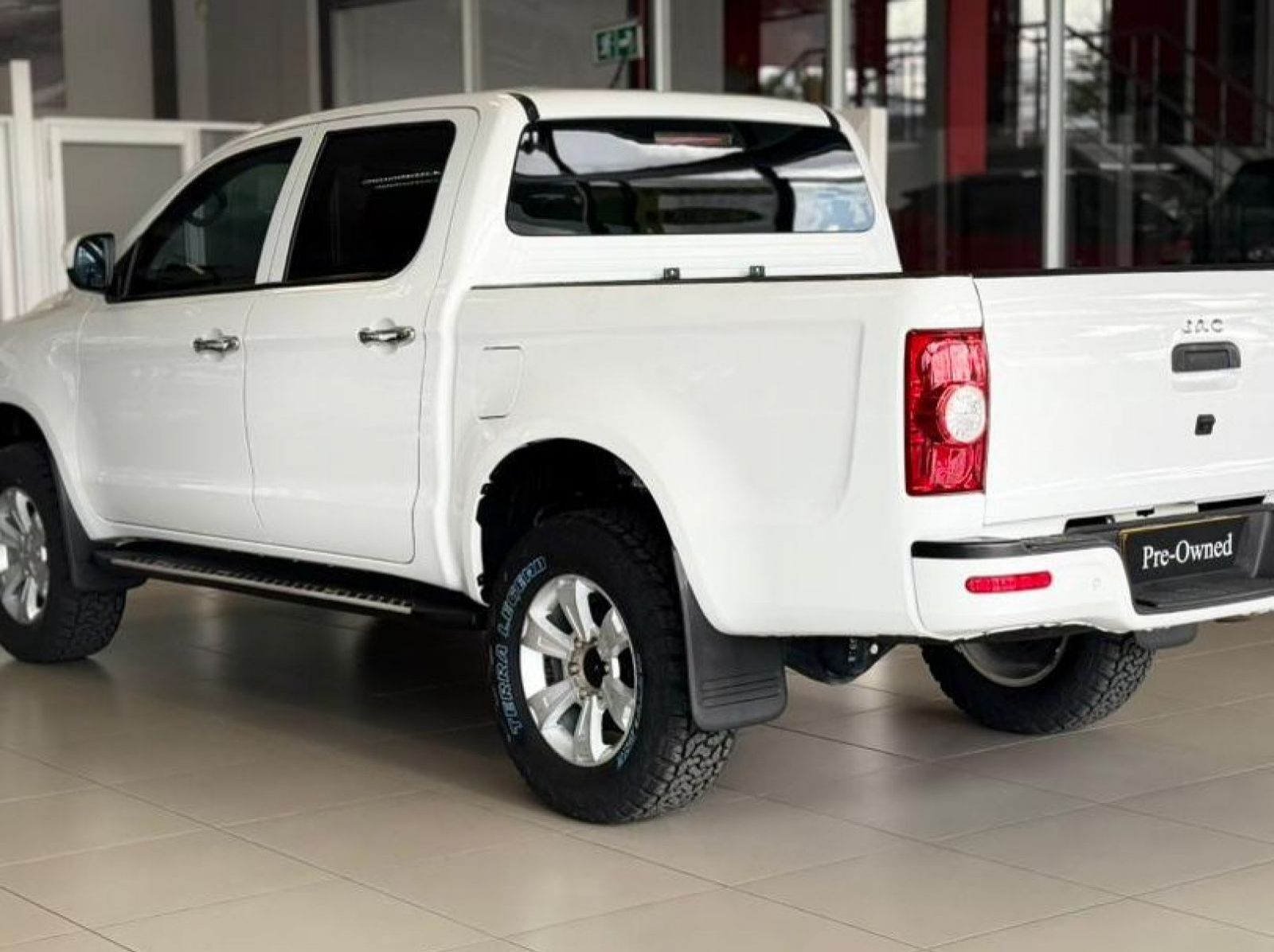 2022 JAC T8 2.0cti Lux P/u D/c pictures