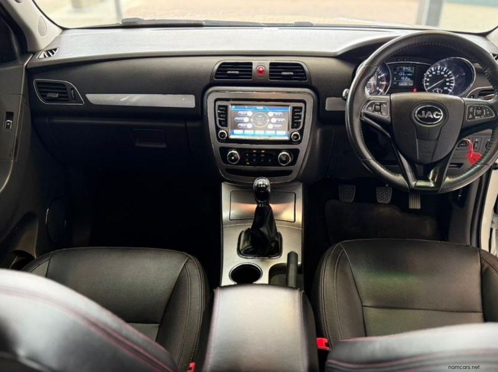 2022 JAC T8 2.0cti Lux P/u D/c pictures