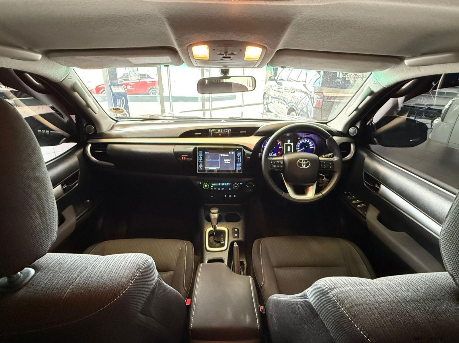 2016 Toyota Hilux 2.8 Gd-6 Raider 4x4 A/t P/u d/c pictures