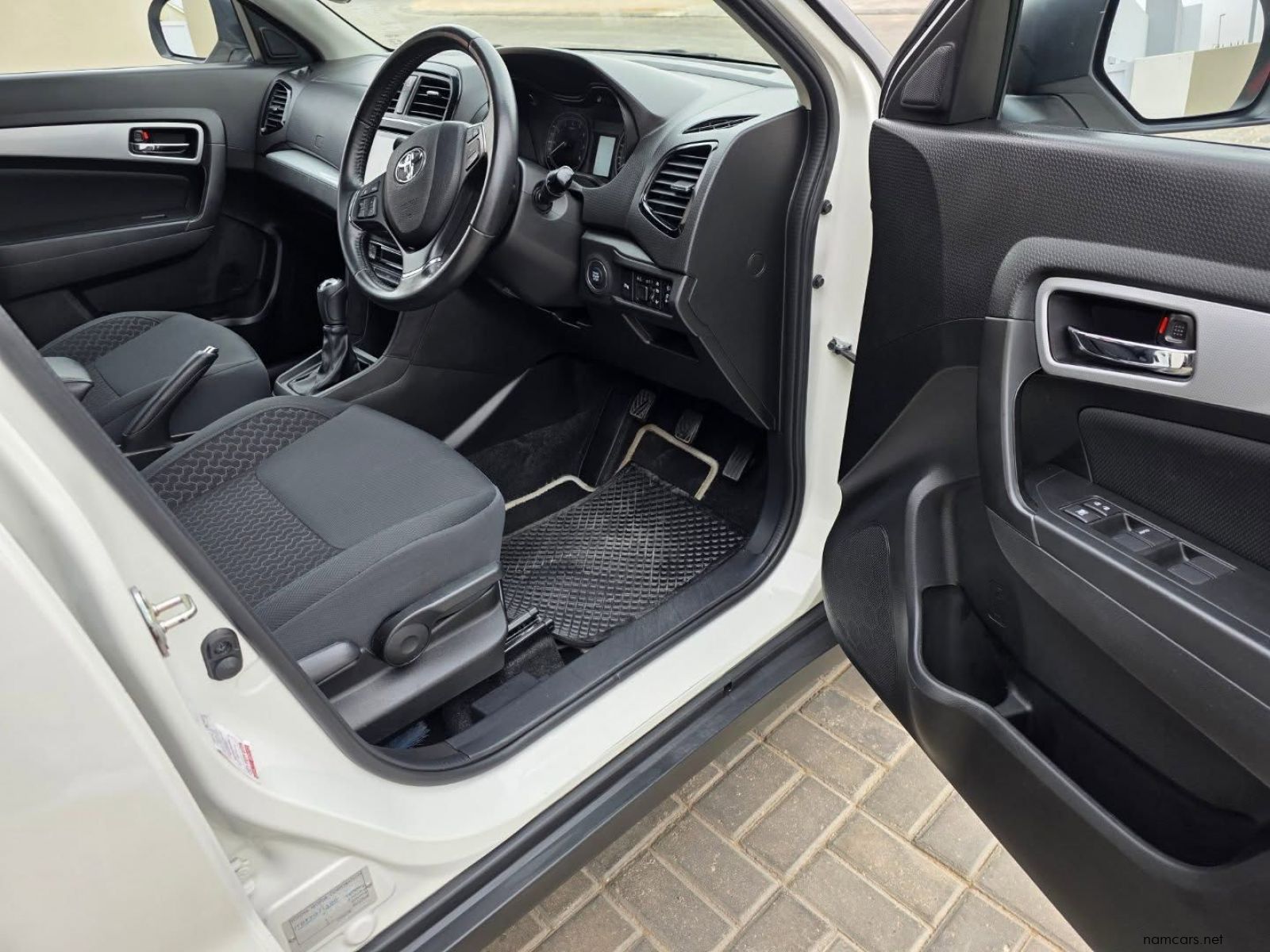 2022 Toyota Urban Cruiser 1.5XR M/T SUV photo