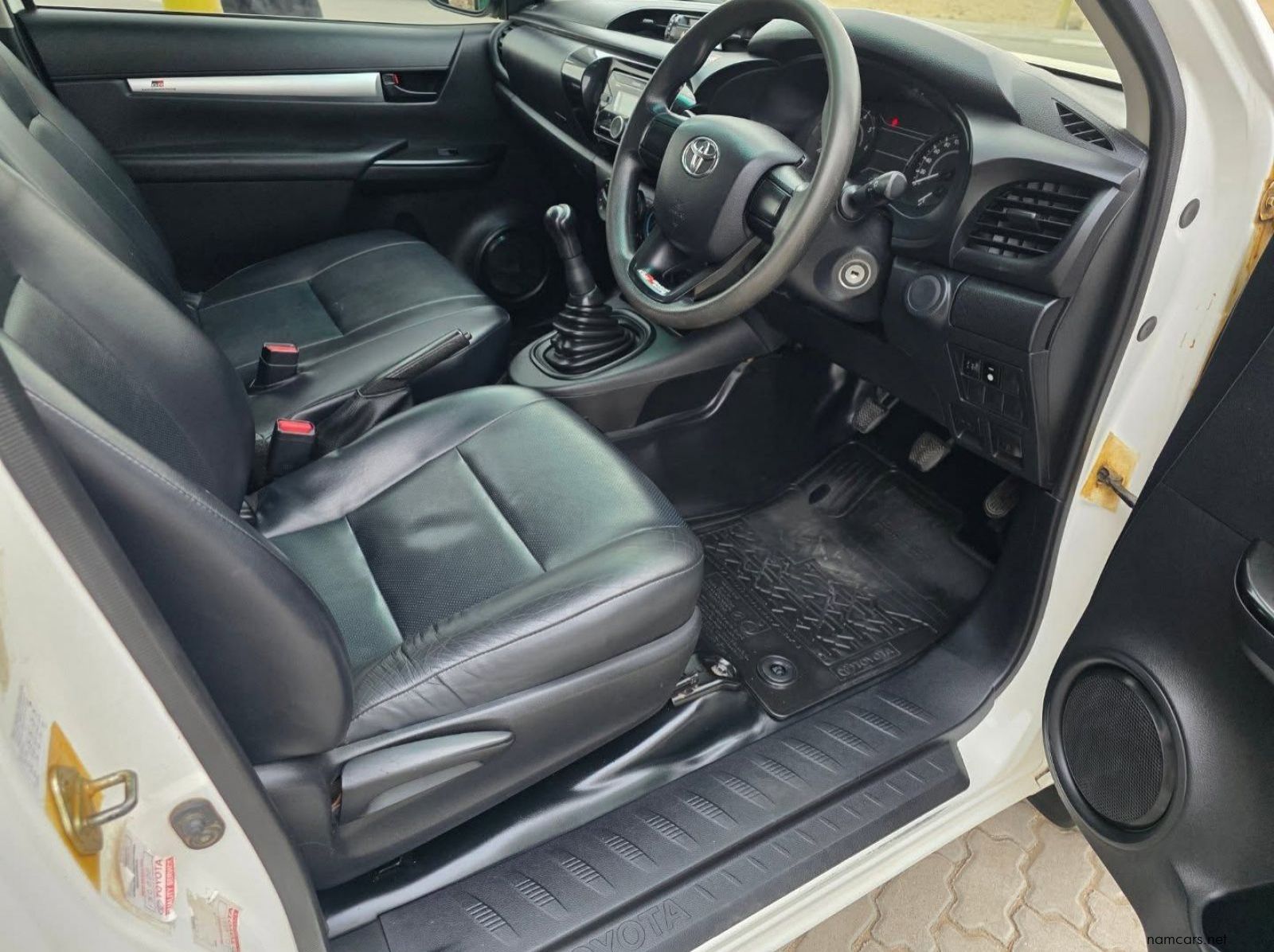 2018 Toyota HILUX 2.4 GD A/C M/T pictures