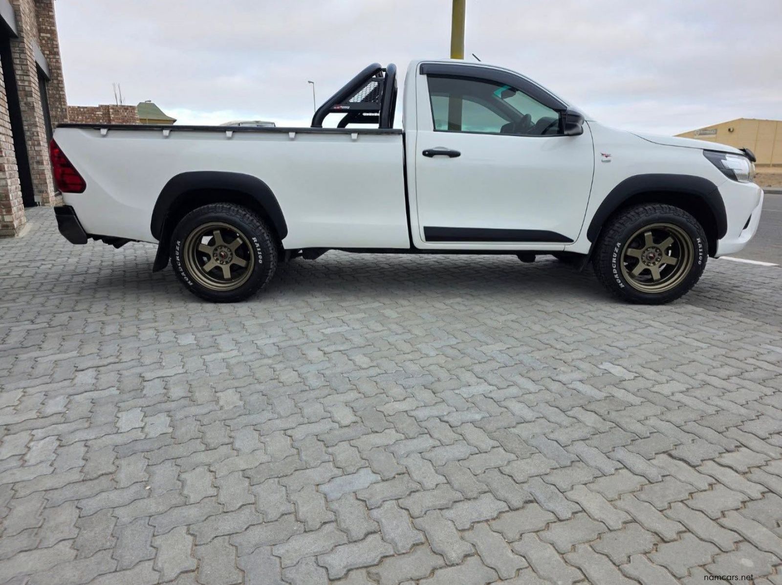 2018 Toyota HILUX 2.4 GD A/C M/T pictures