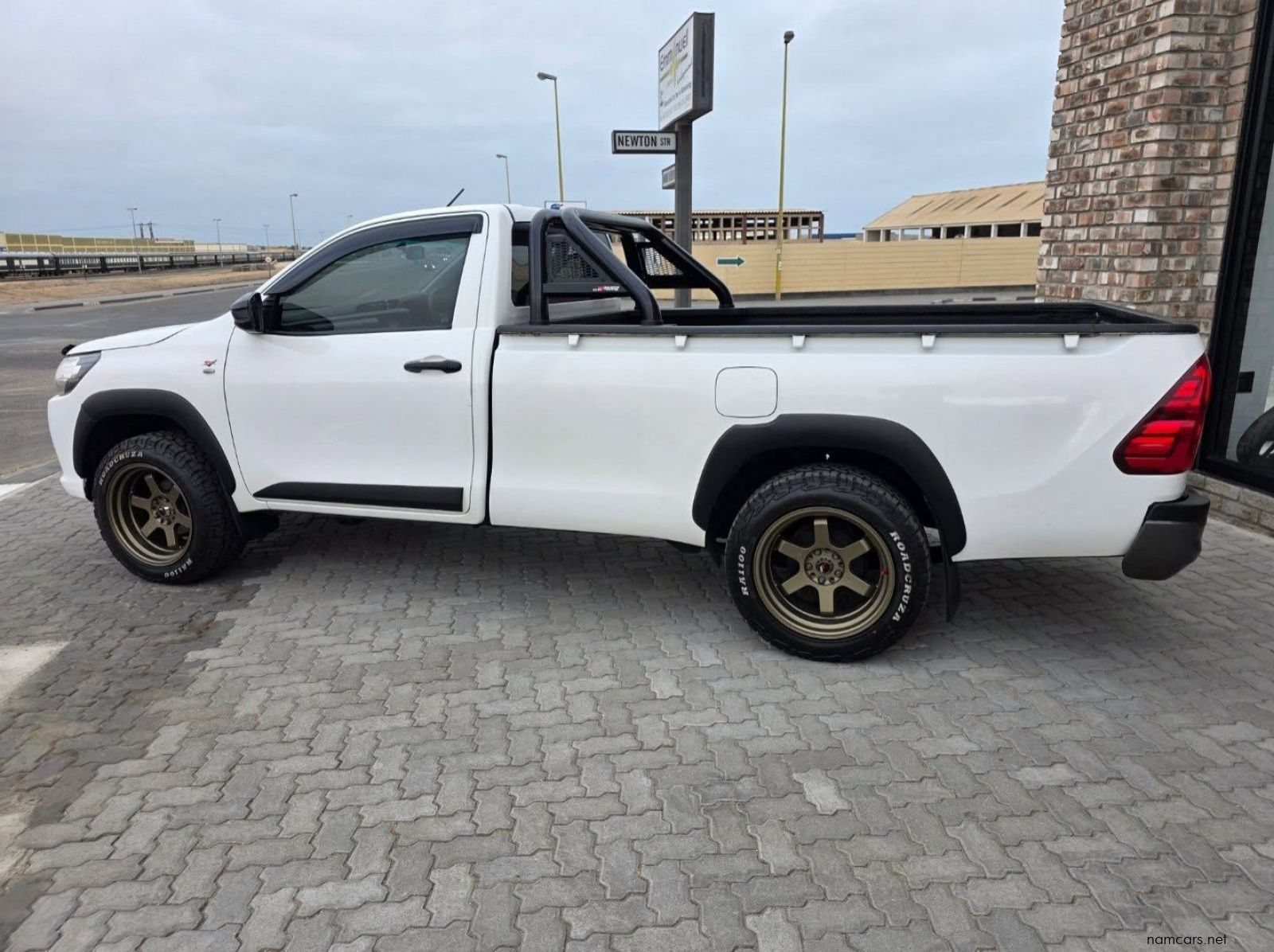 2018 Toyota HILUX 2.4 GD A/C M/T pictures