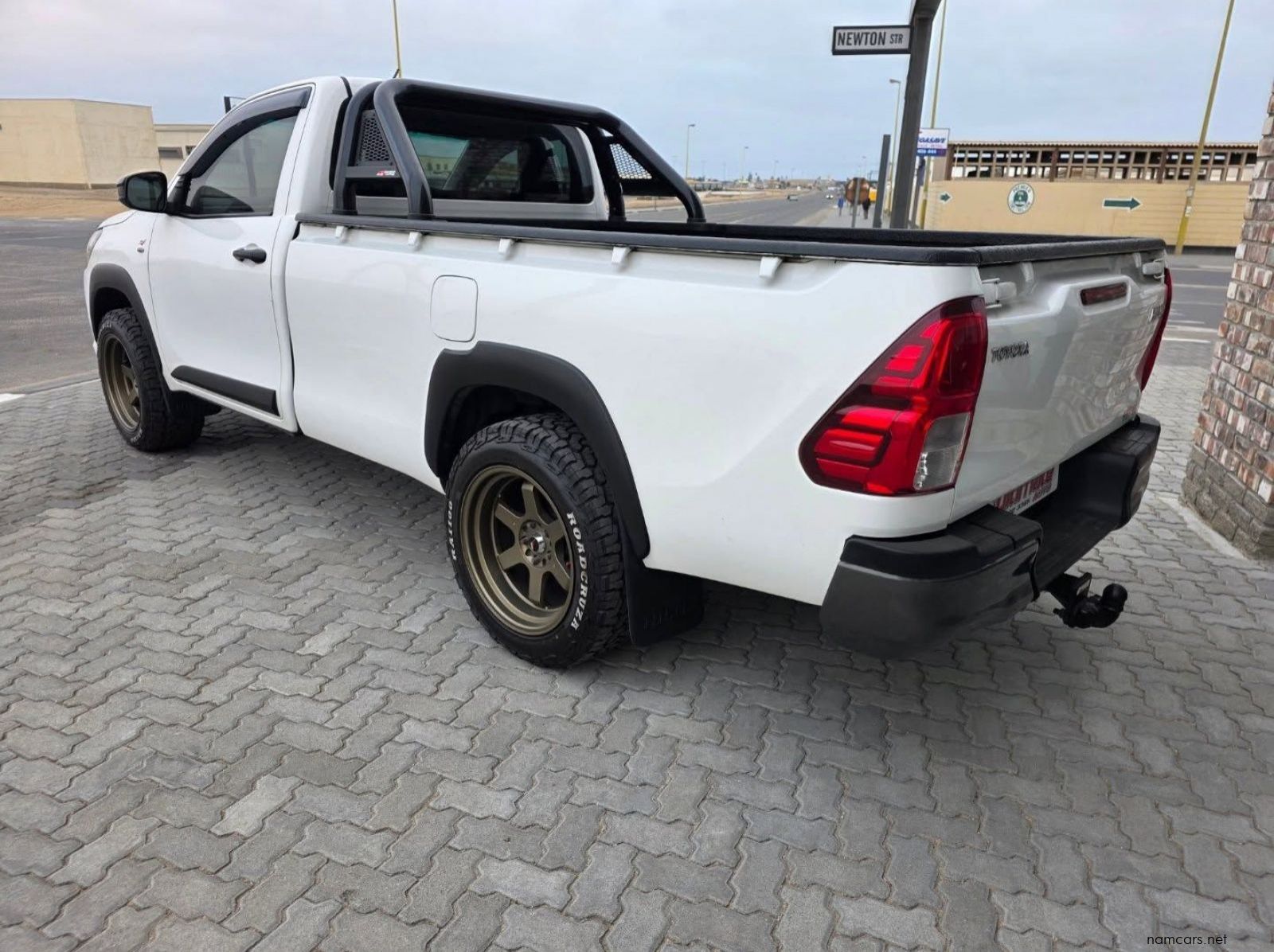 2018 Toyota HILUX 2.4 GD A/C M/T pictures