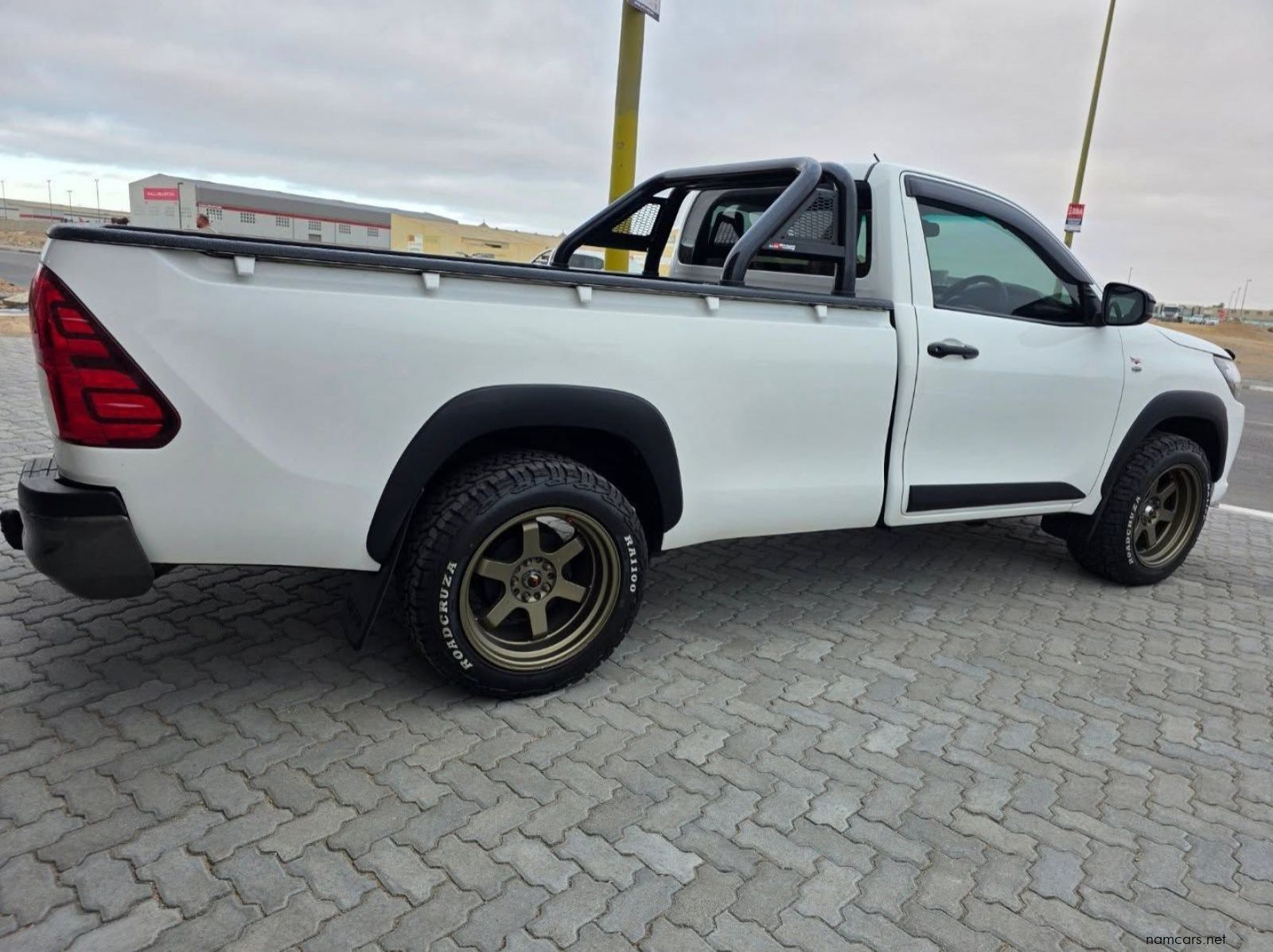 2018 Toyota HILUX 2.4 GD A/C M/T pictures