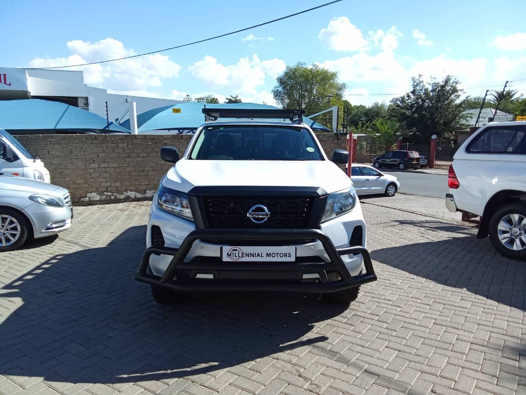 2021 Nissan Navara 2.5 4x4 D/C photo