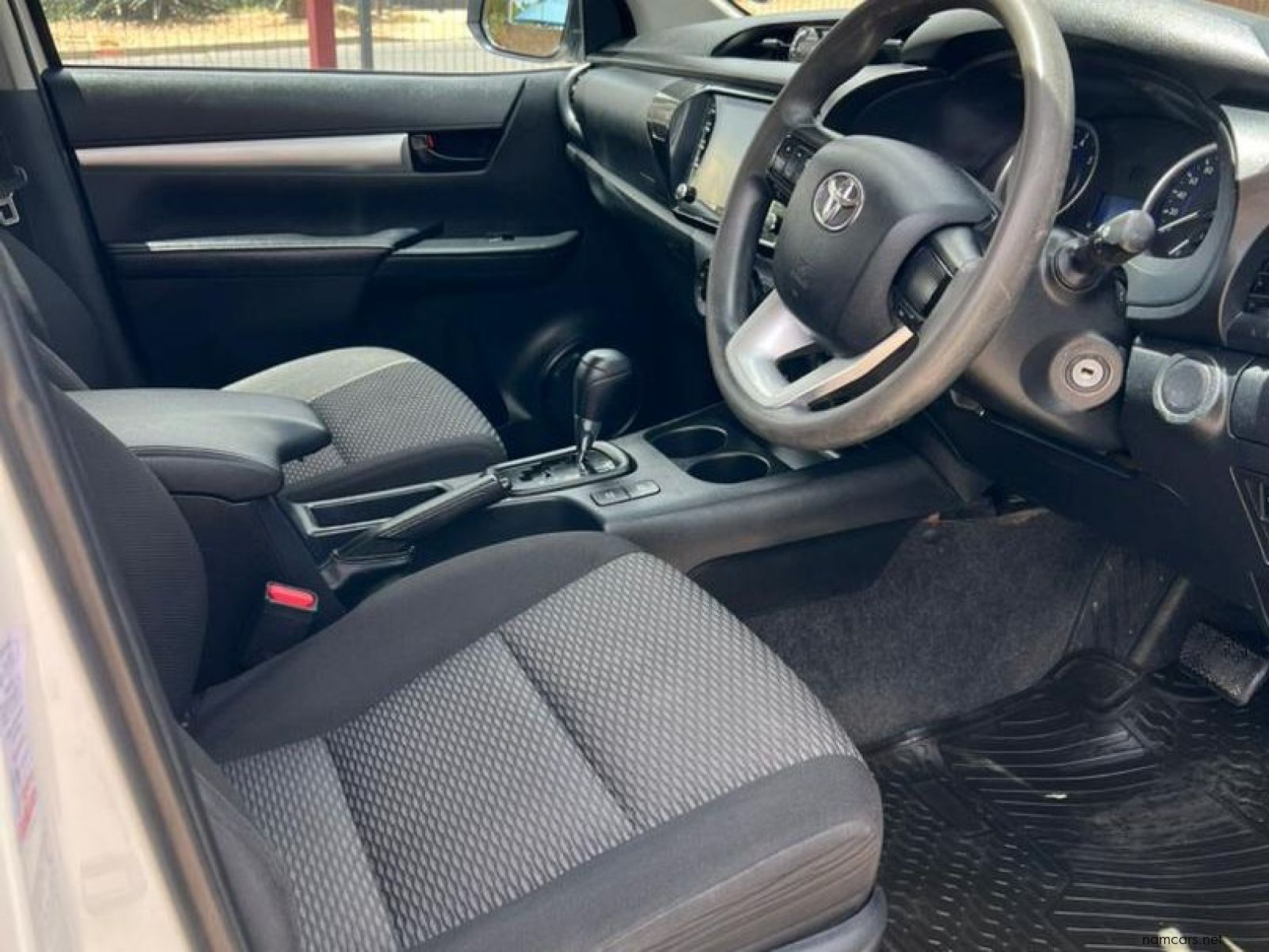 2020 Toyota Hilux 2.4 SRX 4x4 A/T photo