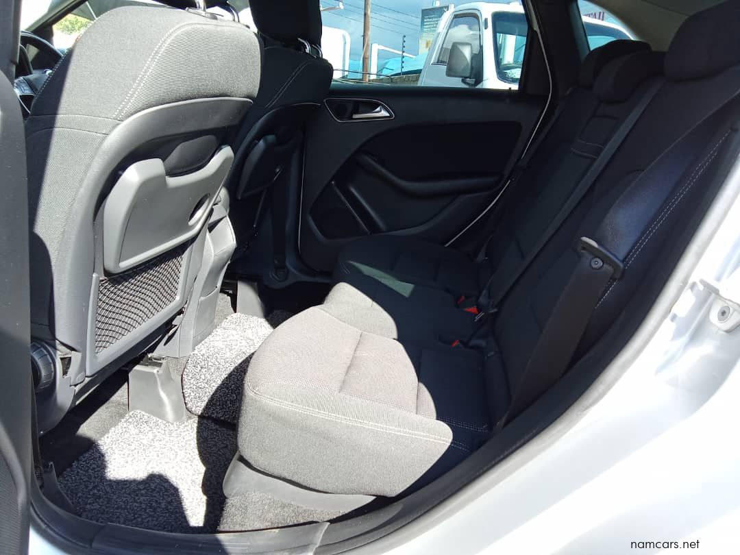 2014 Mercedes-Benz B180 photo