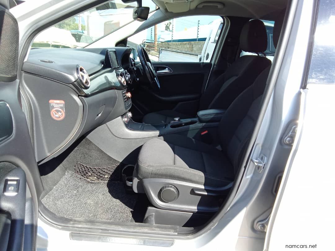 2014 Mercedes-Benz B180 photo
