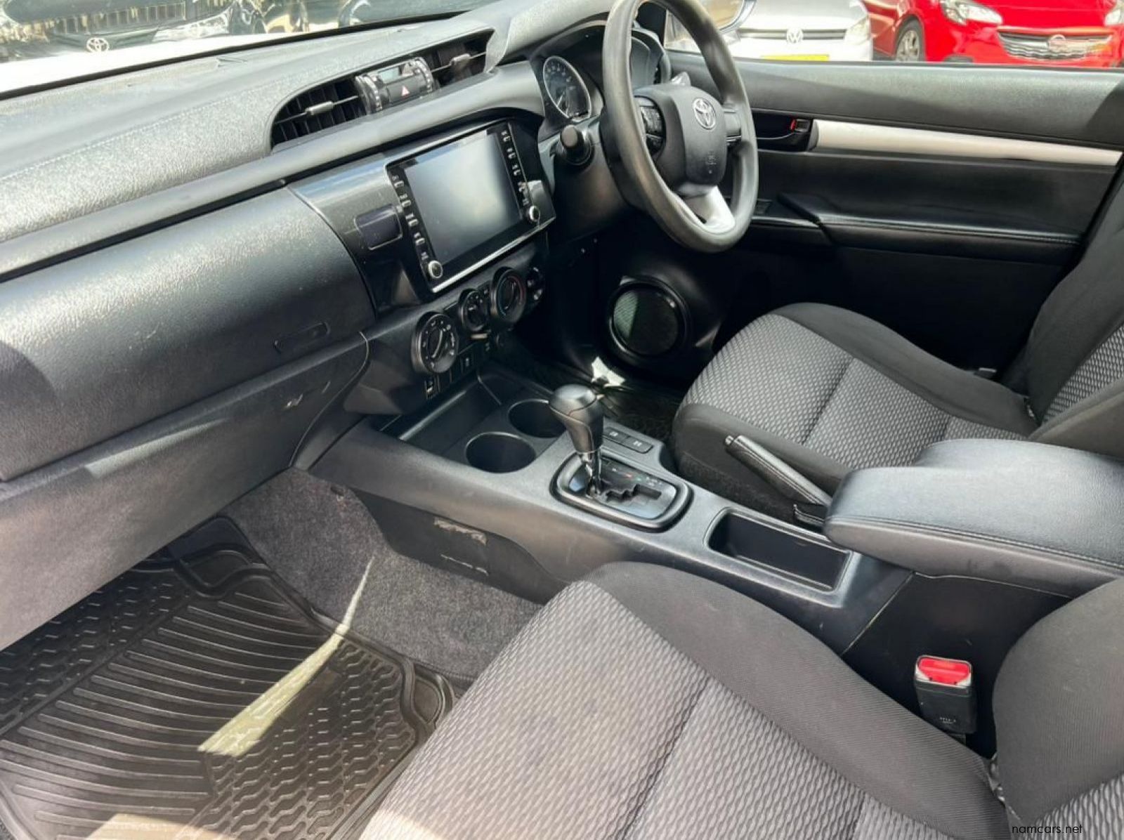 2020 Toyota Hilux 2.4 SRX 4x4 A/T pictures