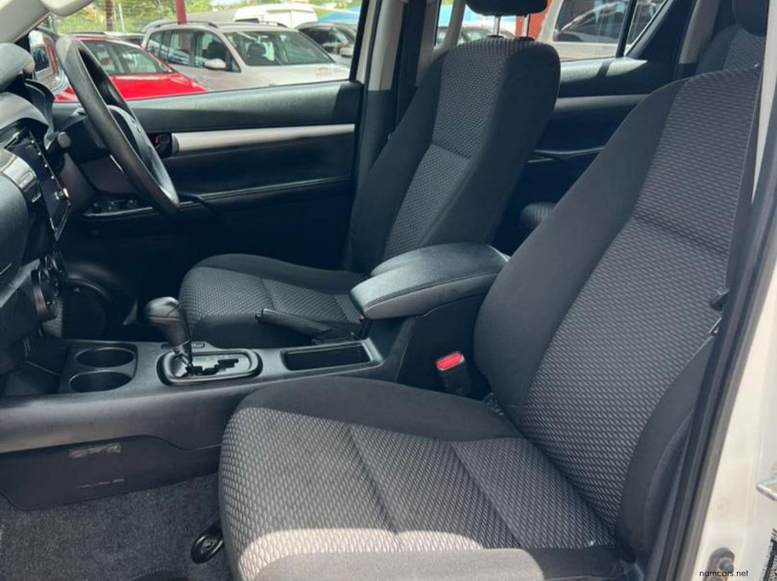 2020 Toyota Hilux 2.4 SRX 4x4 A/T pictures