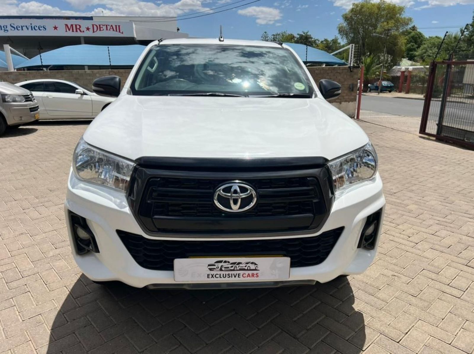 2020 Toyota Hilux 2.4 SRX 4x4 A/T pictures