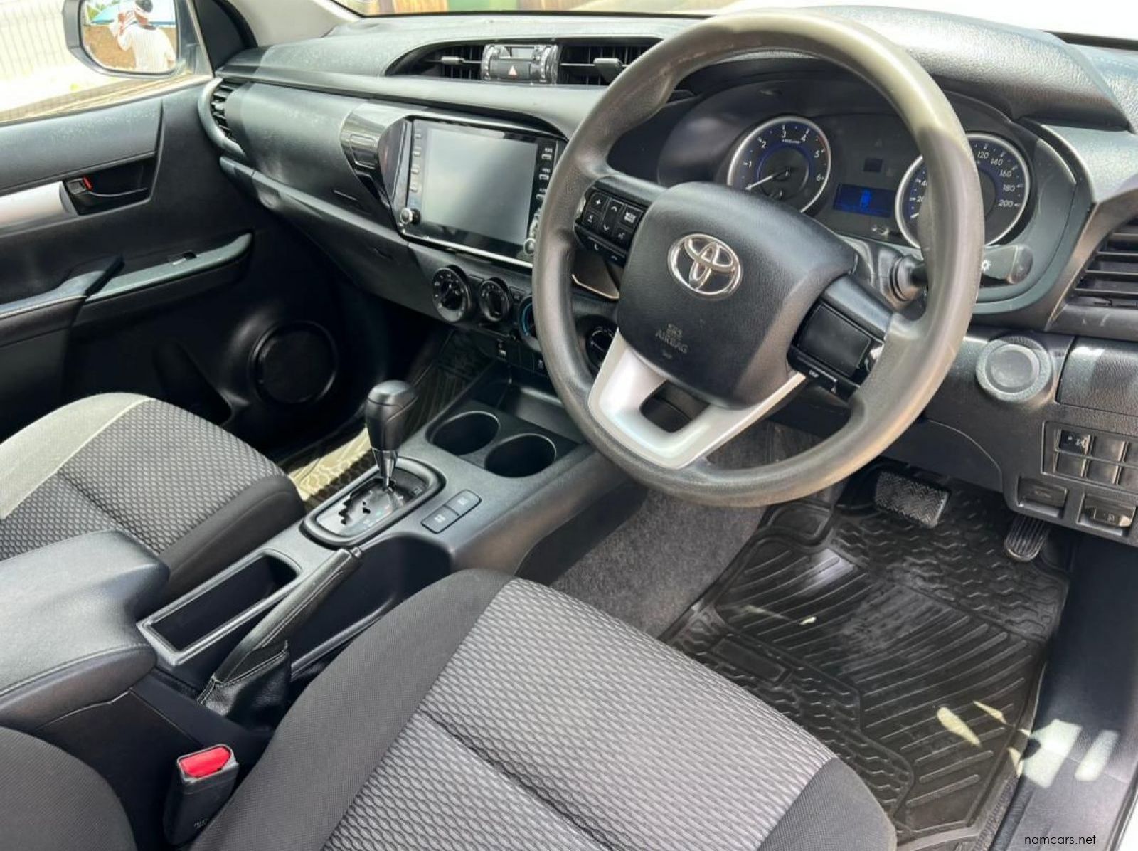 2020 Toyota Hilux 2.4 SRX 4x4 A/T pictures