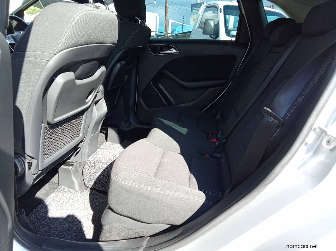 2014 Mercedes-Benz B180 pictures
