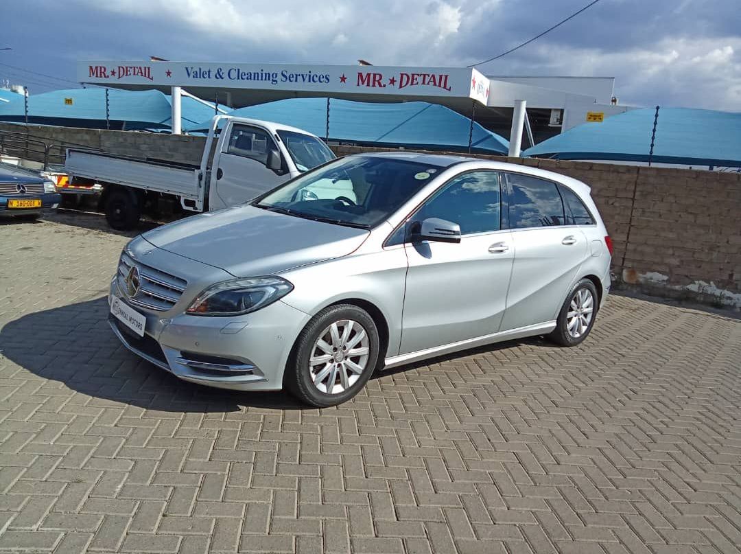 2014 Mercedes-Benz B180 pictures