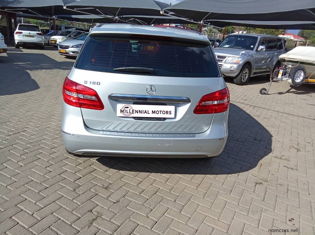 2014 Mercedes-Benz B180 pictures