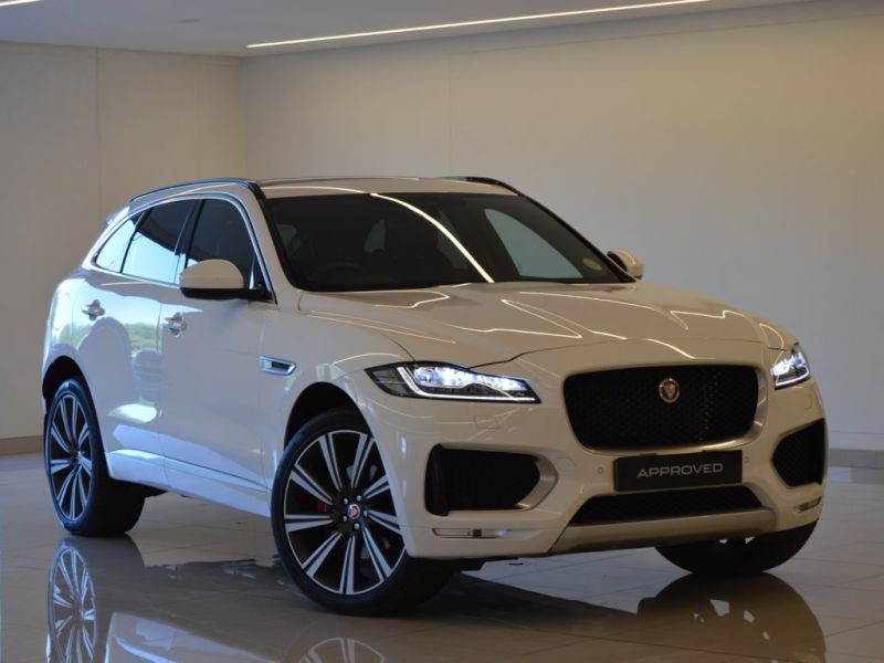 Jaguar f Pace ночью