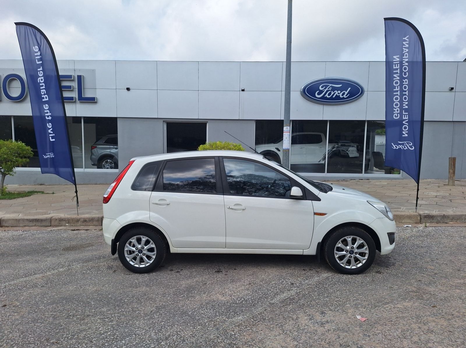 2013 Ford Figo 1.4 Trend 5Dr pictures