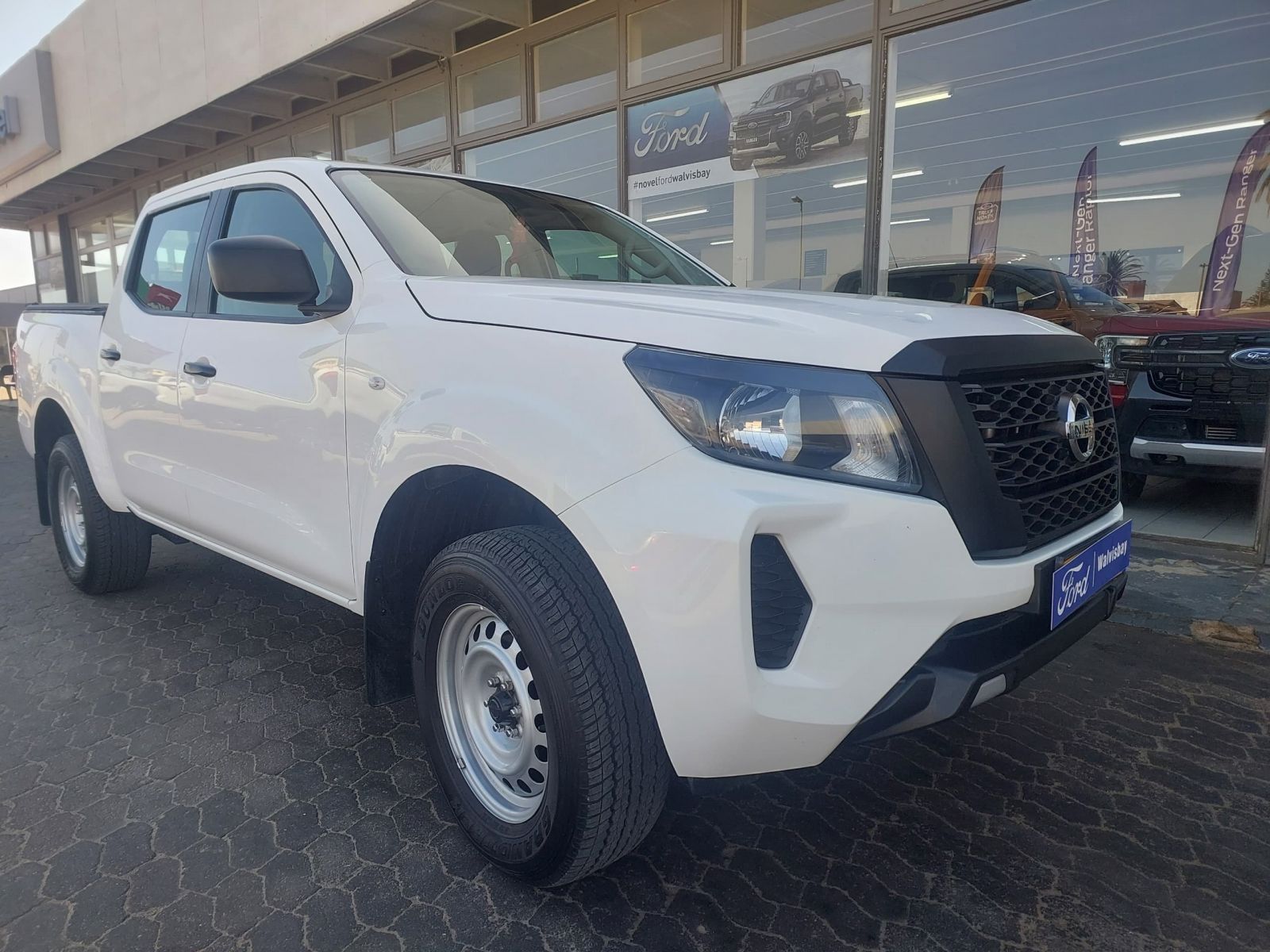 Nissan Nissan Navara 2.5 XE 4x4 D/CaB MT in Namibia