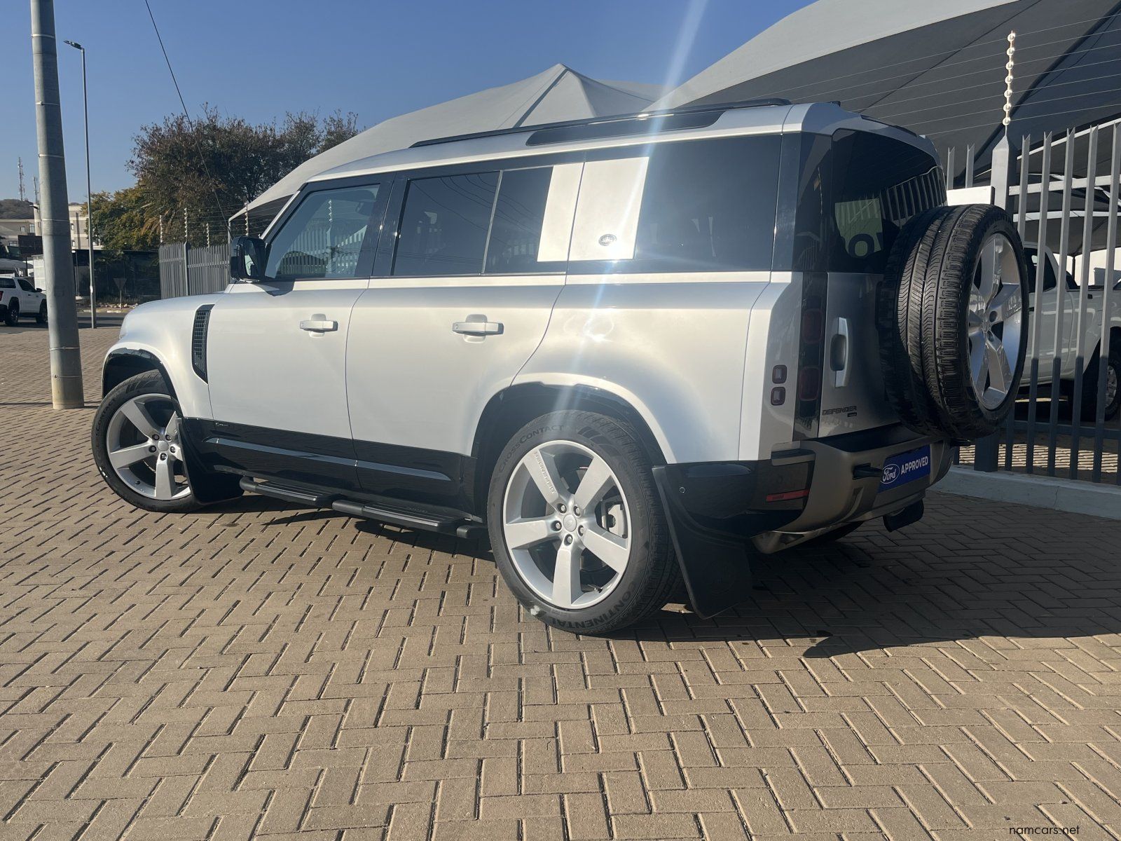 2021 Land Rover DEFENDER 110 D300 HSE X-DYNAMIC photo