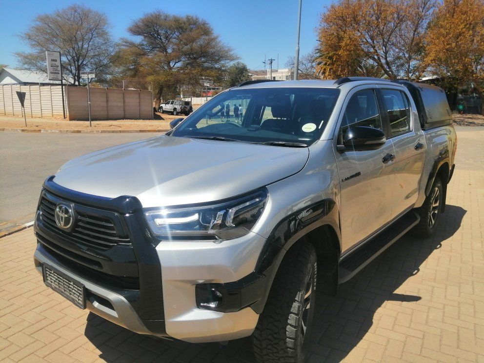 2025 Toyota HILUX 2.8 GD-6 LEGEND 55 D/C 4X4 A/T photo