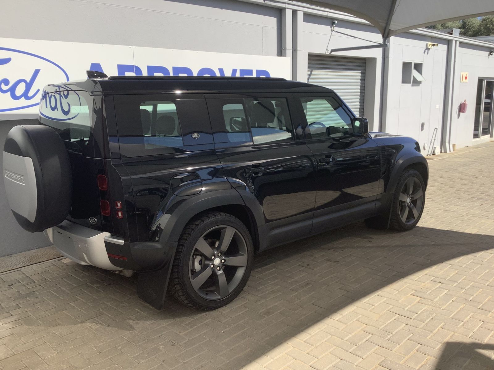 2020 Land Rover DEFENDER 110 D240 SE 177KW photo