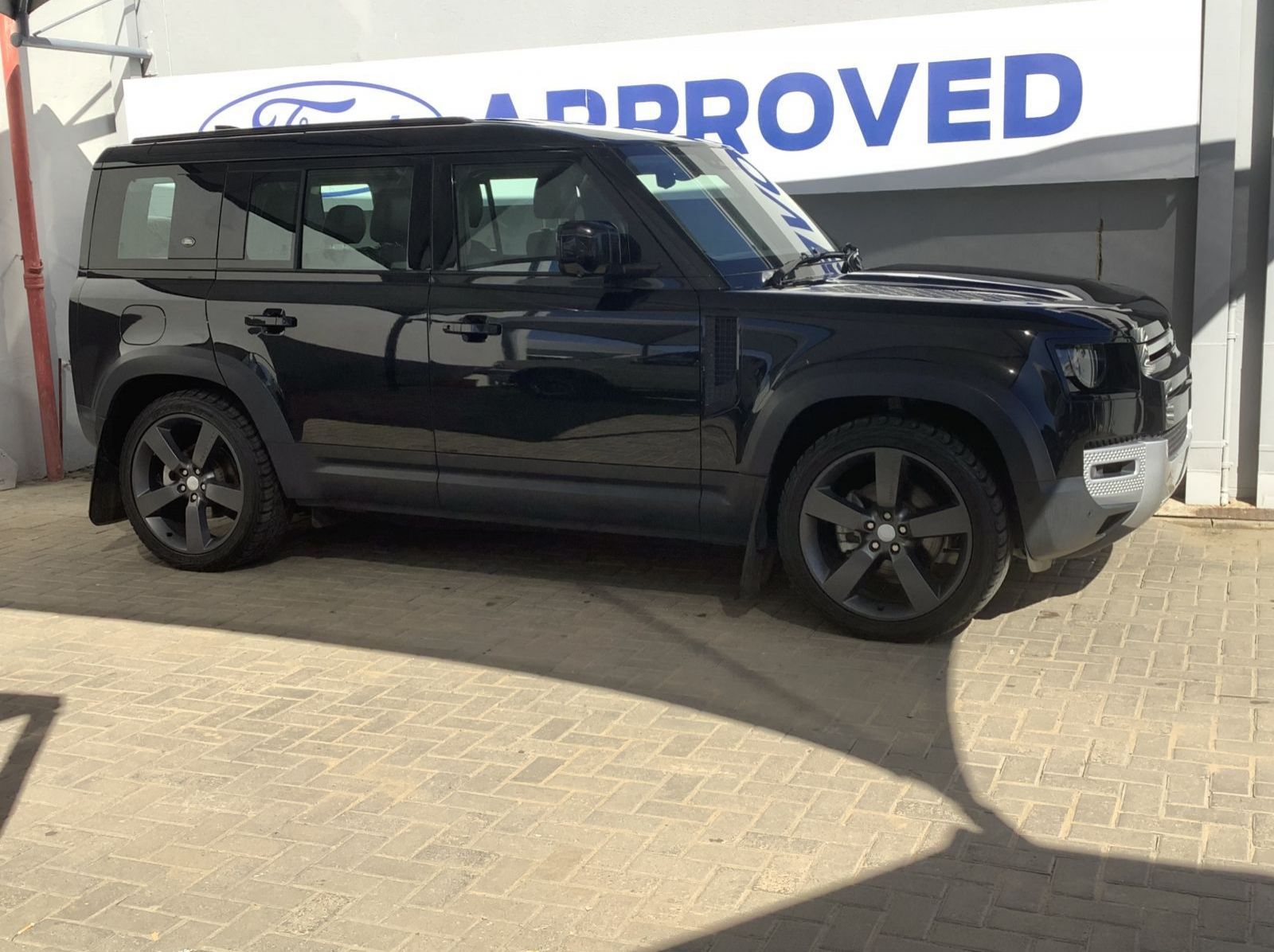 Used Land Rover DEFENDER D240 SE 177KW  for sale in Windhoek, Namibia