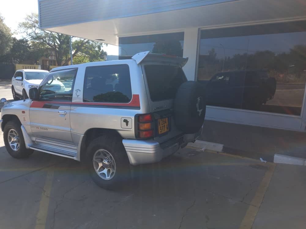 1998 Mitsubishi PAJERO 3,5 GLS pictures