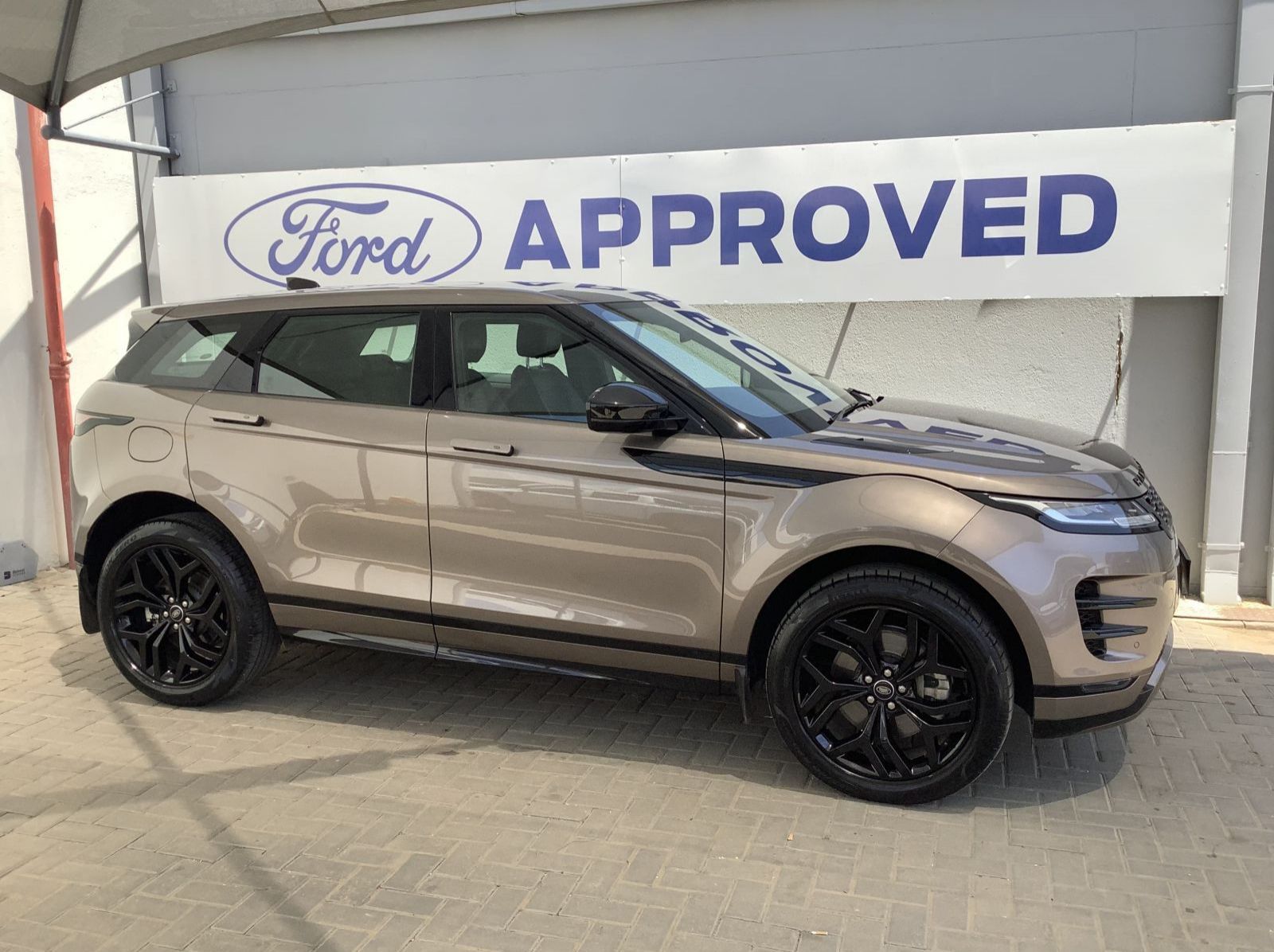 Used Land Rover EVOQUE 20D S D180 132kw  for sale in Windhoek, Namibia