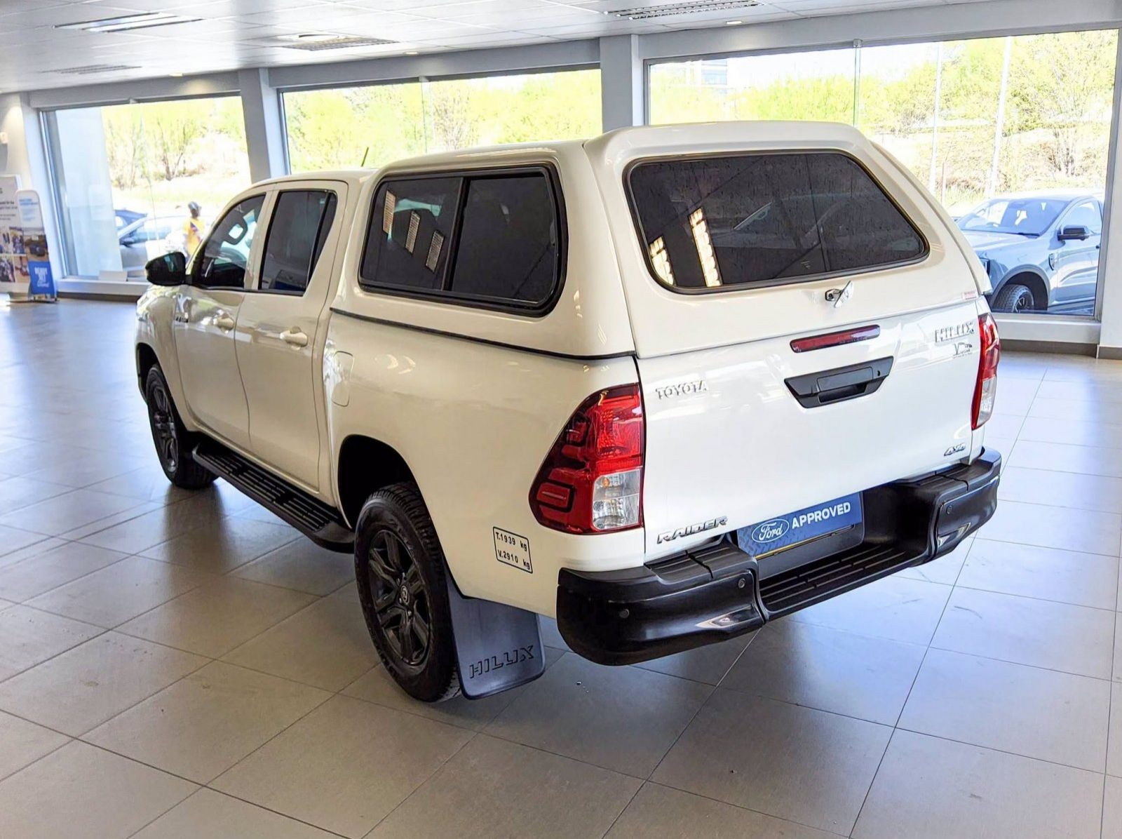 2024 Toyota HILUX 2.4 GD-6 RAIDER 4X4 A/T P/U D/C pictures