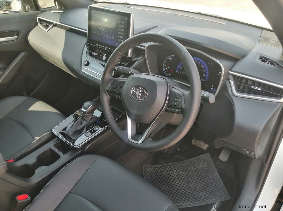 2026 Toyota CROSS 1.8 XS HYBRID pictures
