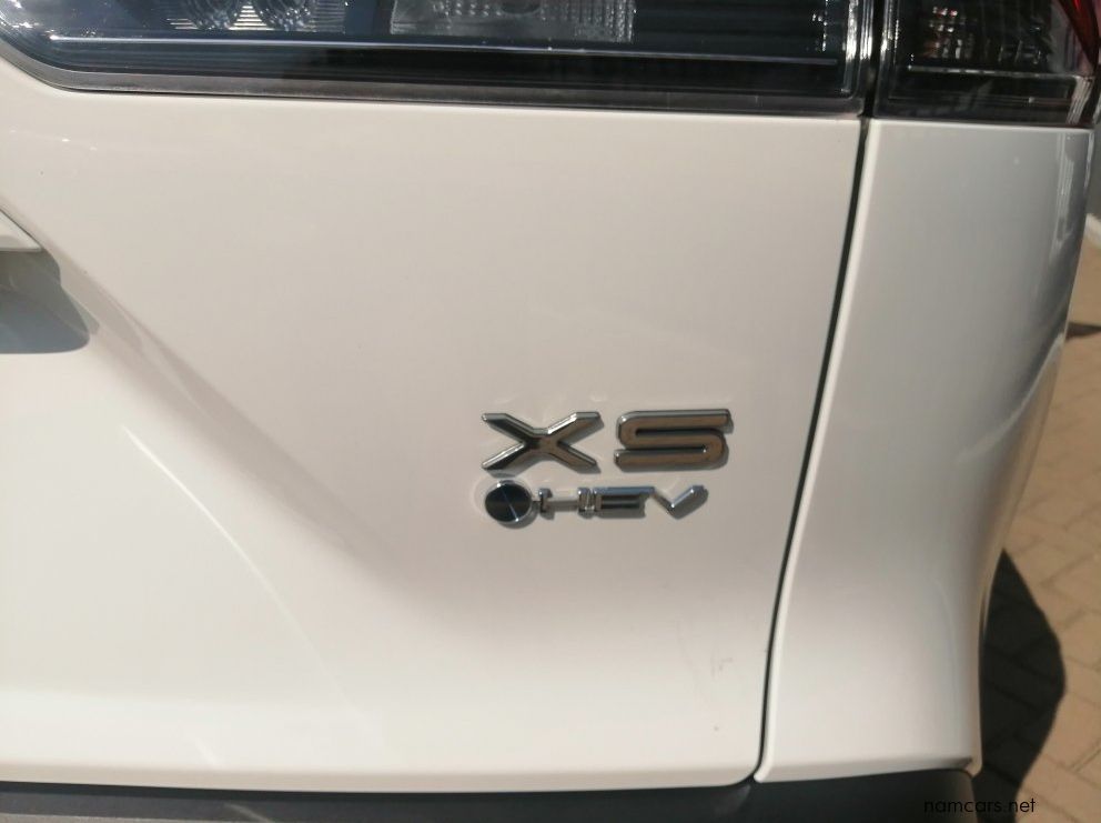2026 Toyota CROSS 1.8 XS HYBRID pictures