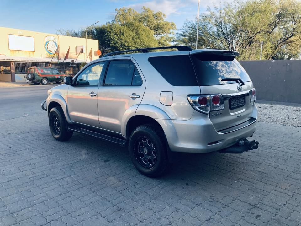 2013 Toyota FORTUNER 3.0 D4D 4X4 photo
