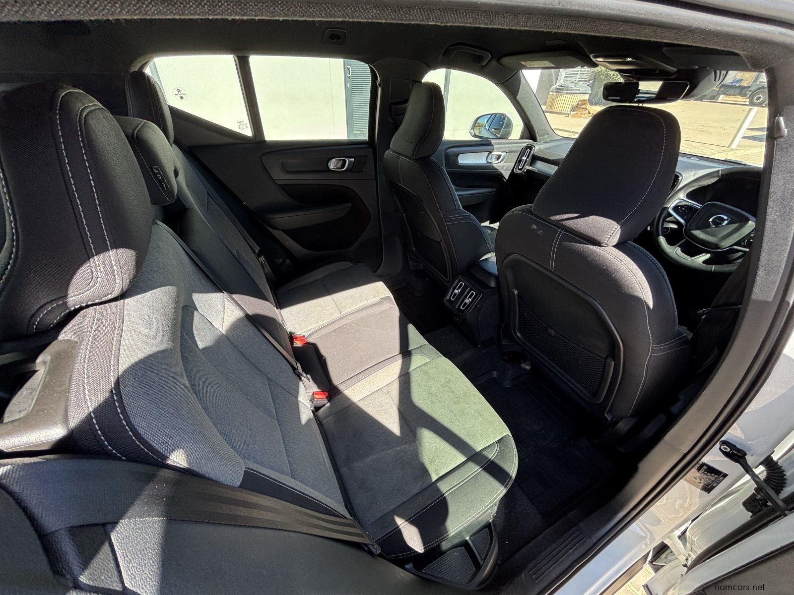 2022 Volvo XC40 T3 Momentum (NO DEPOSIT DEAL) photo